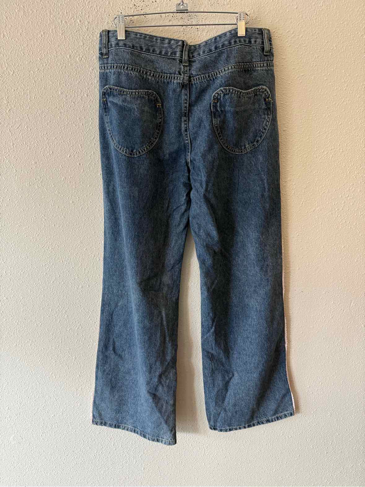 Fashion Nova Medium Wash Size 9 Jeans