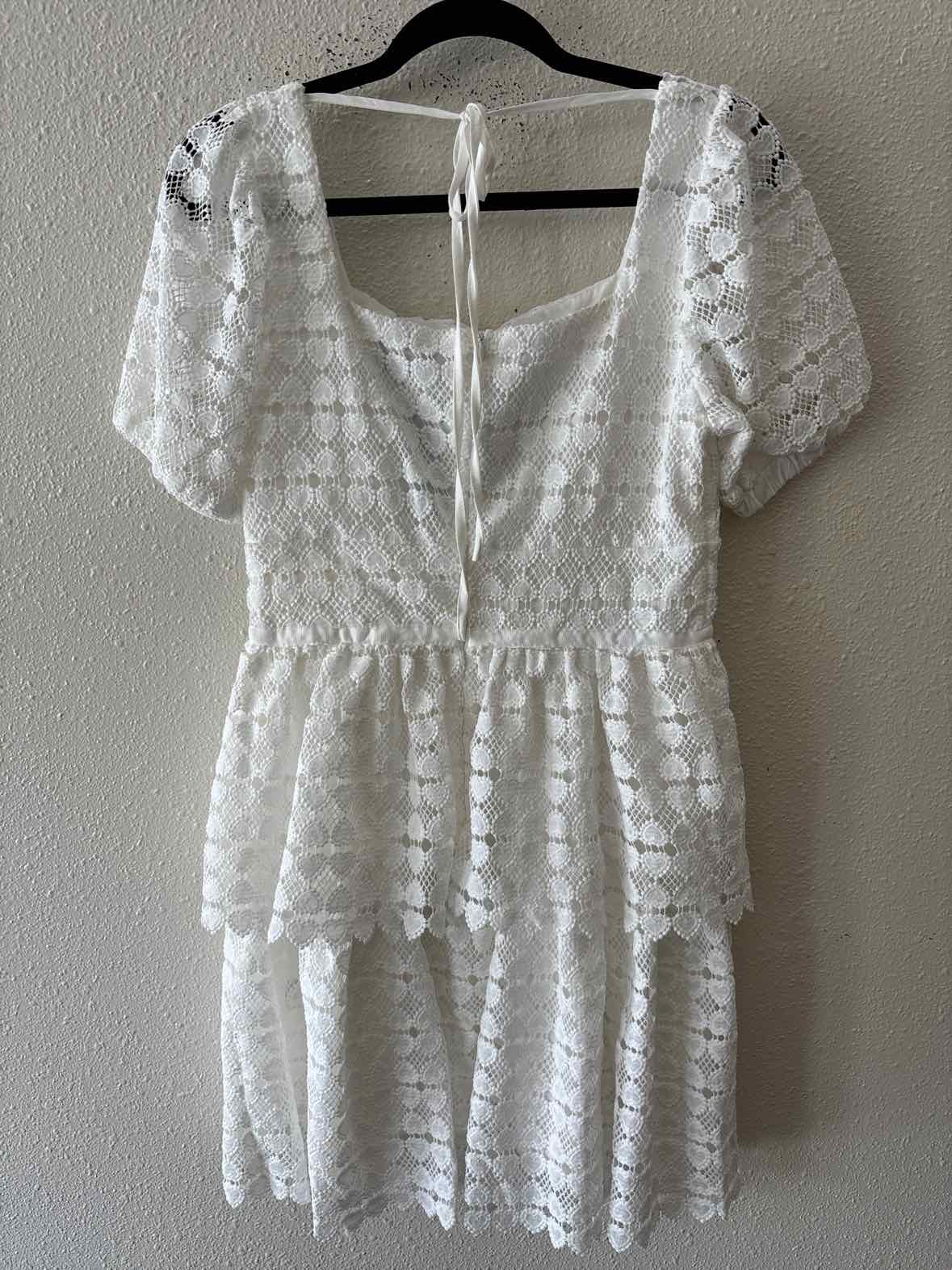 AMYLYNN White Size M Dress