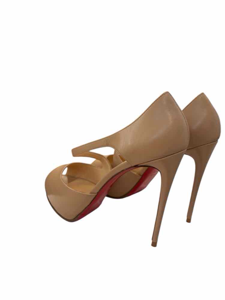 Christian Louboutin Nude Size 38 1/2 Shoes