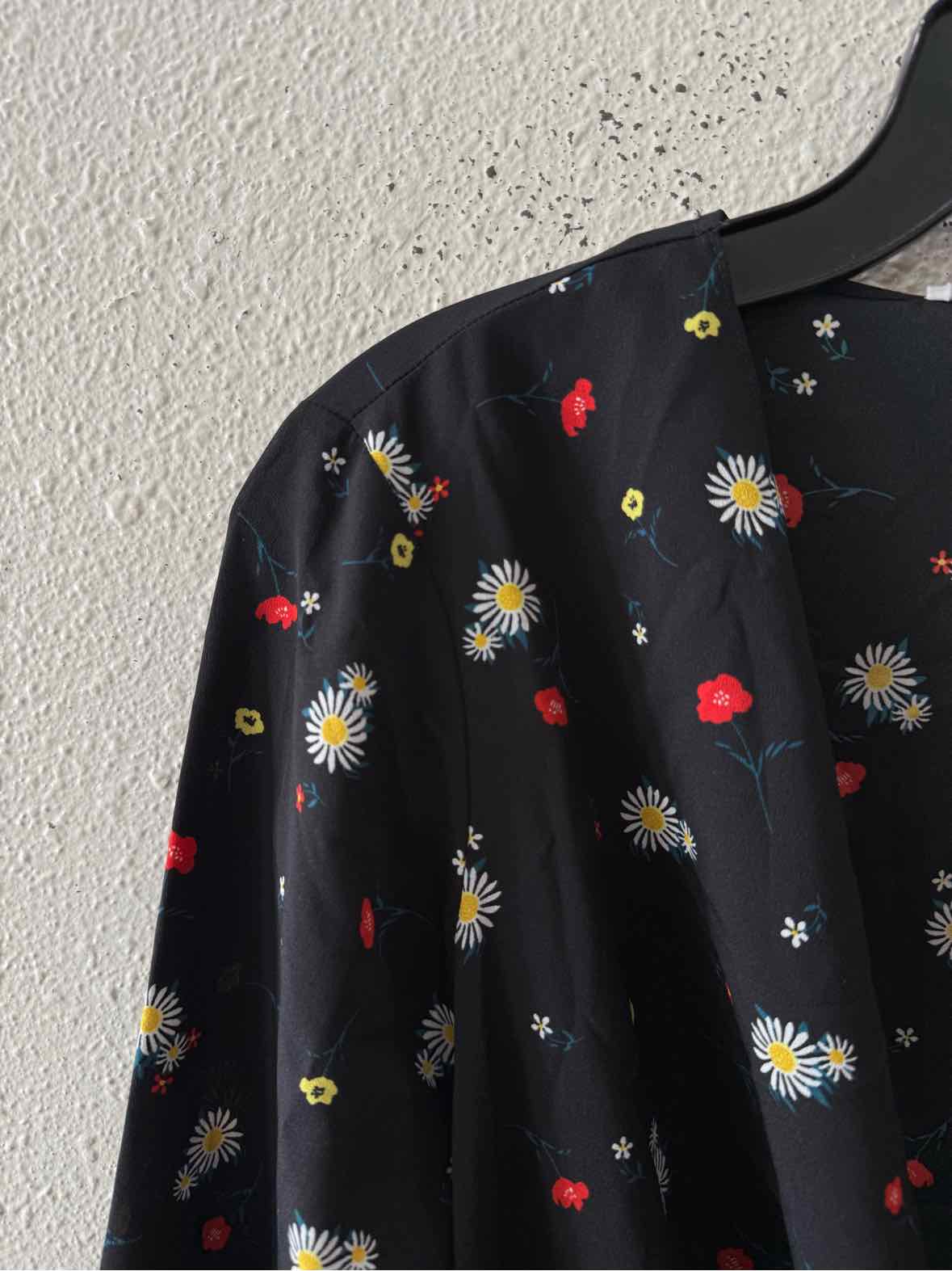 BCBGeneration Black Multi Size M Shirt