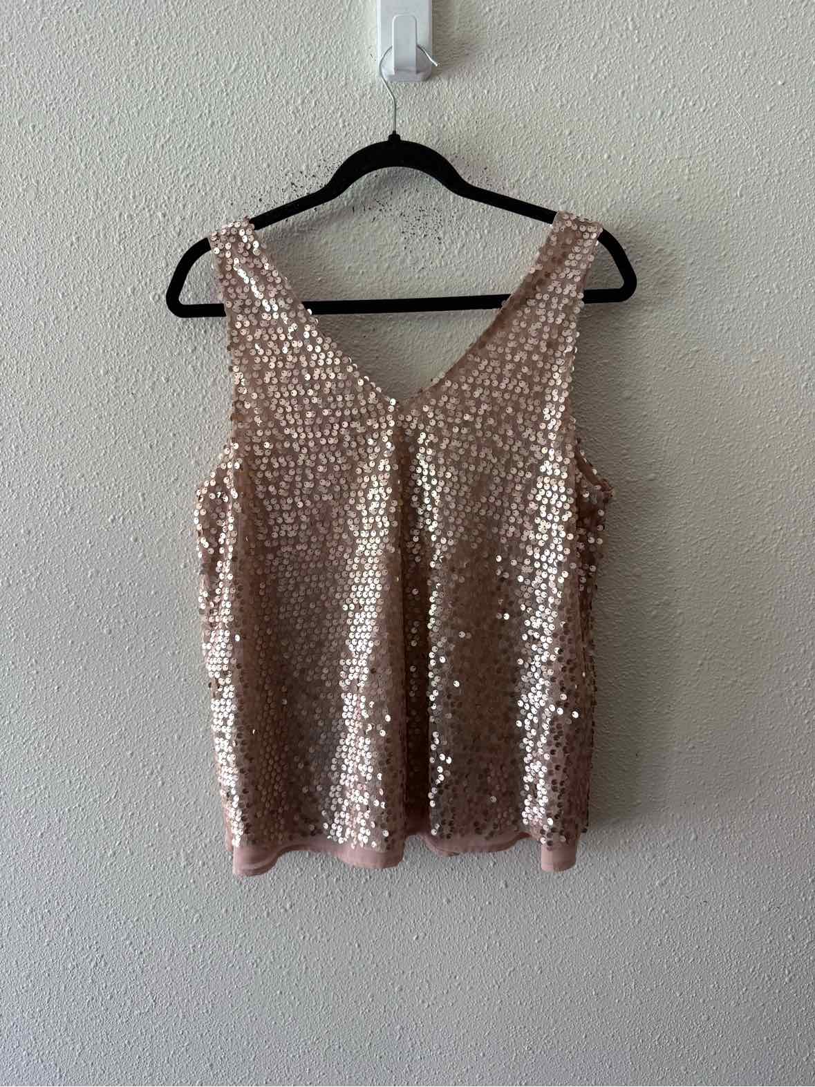 Love on a hanger Chamagne Size S Tank Top