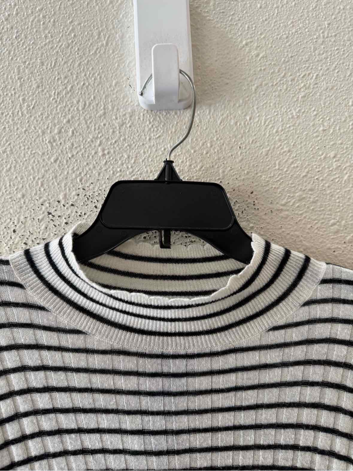 Joie Black and white Size M Sweater
