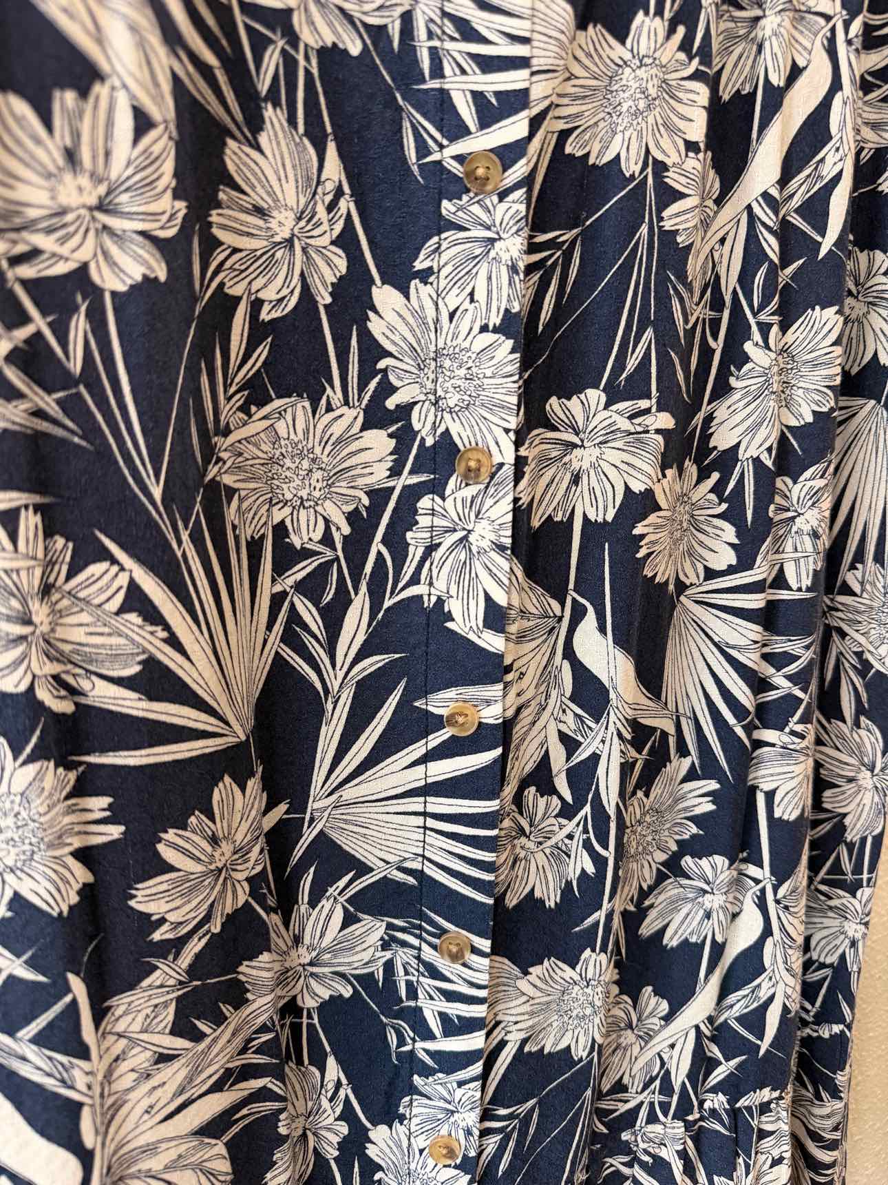 C & C California Navy and White Size M Skirt