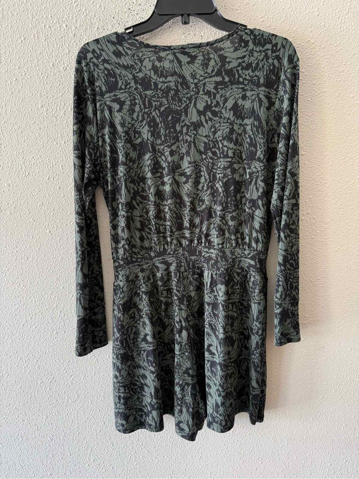 Veronicam Black and Green Size L Romper