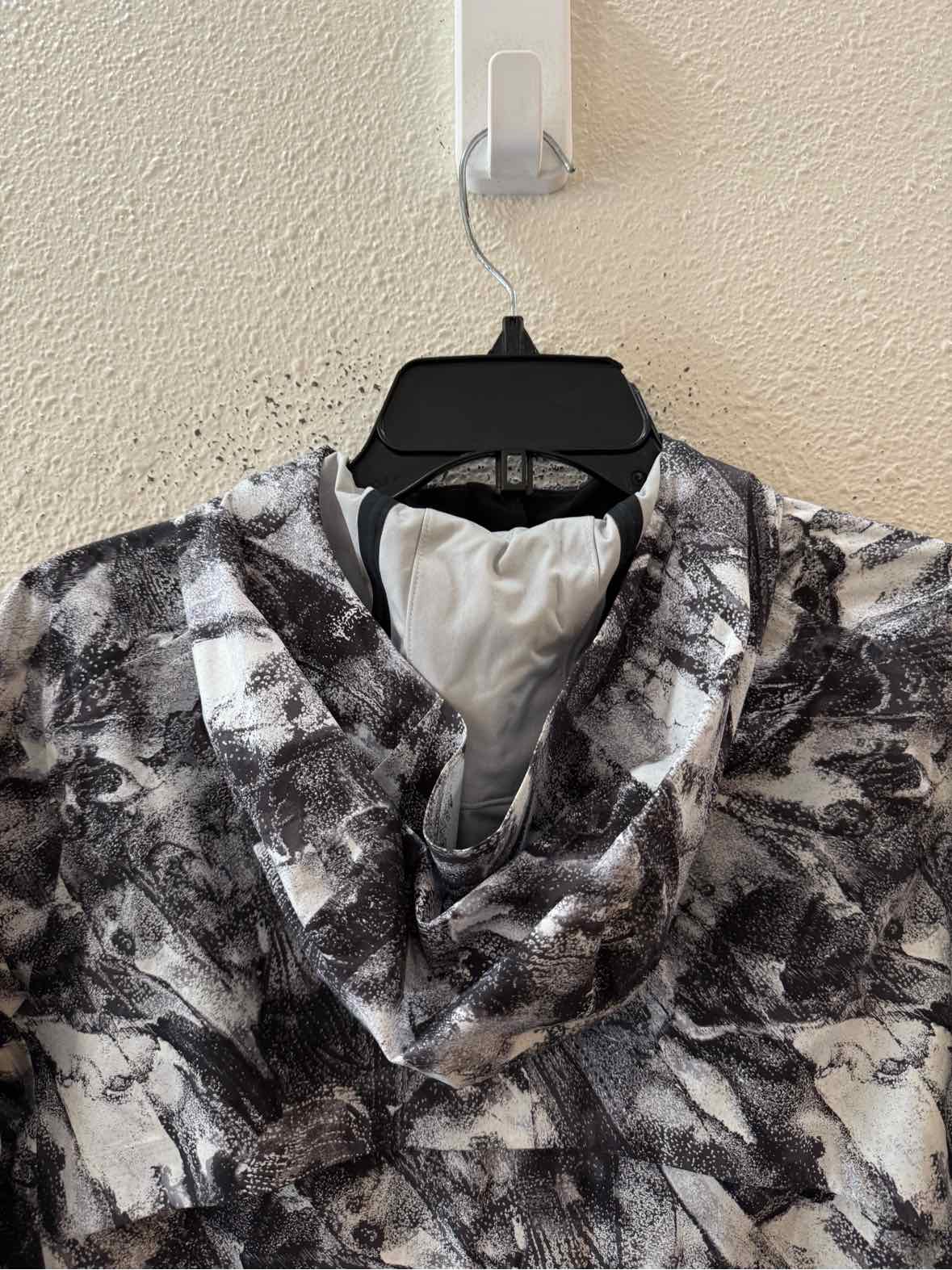 Lululemon Black and Grey Size 6 Jacket