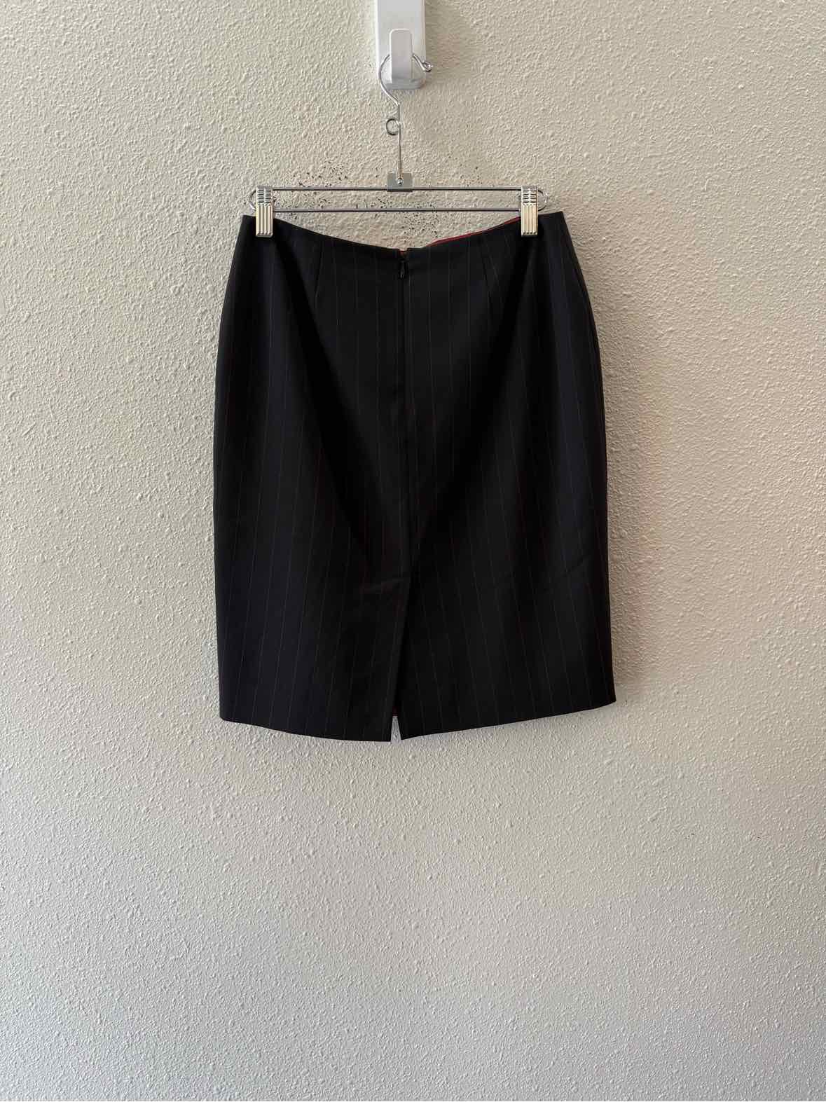 Ann Taylor LOFT black and red Size 4P Skirt