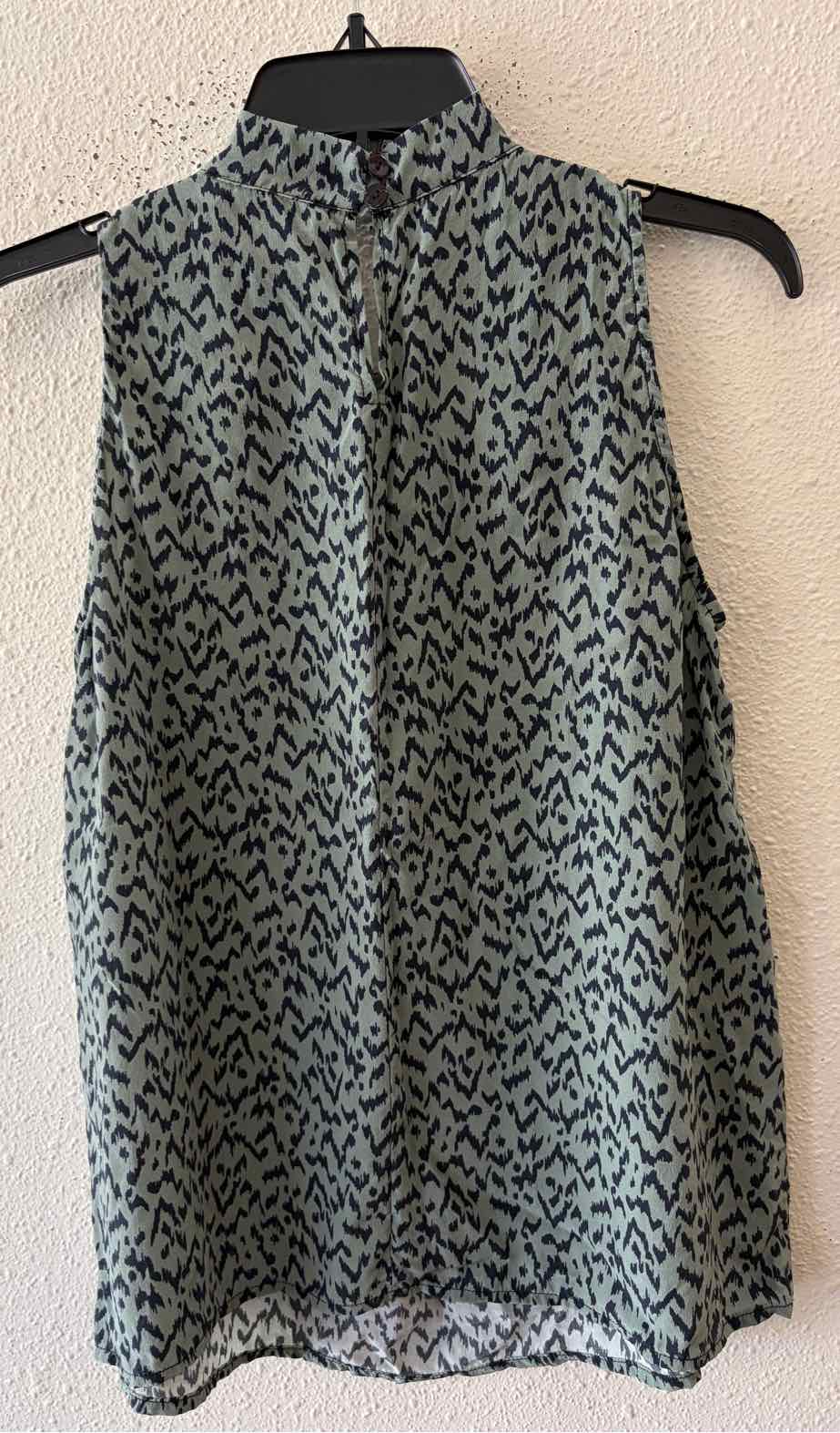 Amour Vert Green and black Size M Shell