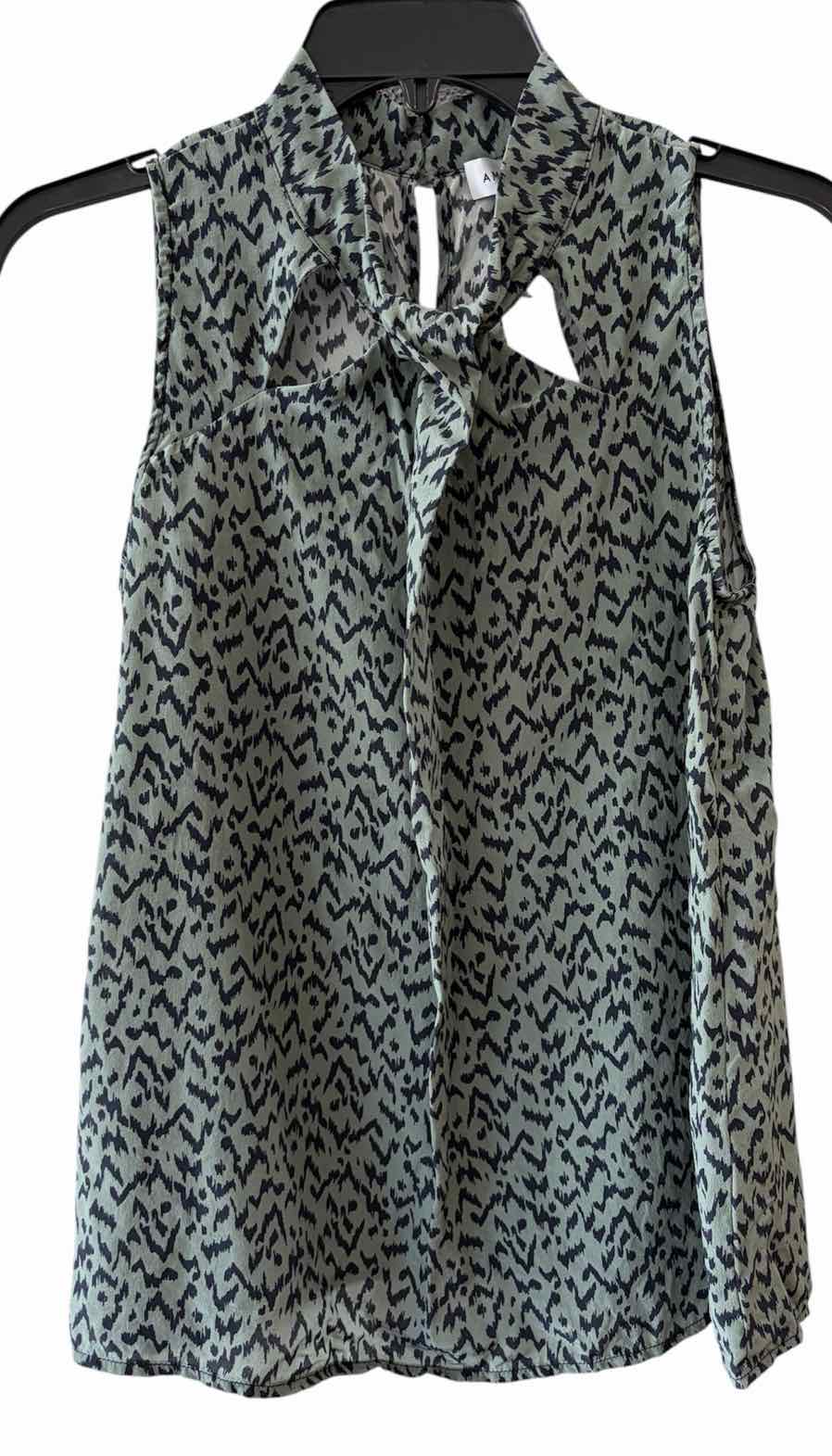 Amour Vert Green and black Size M Shell