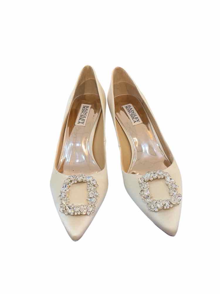 Badgley Mischka Off White Size 7 1/2 Shoes