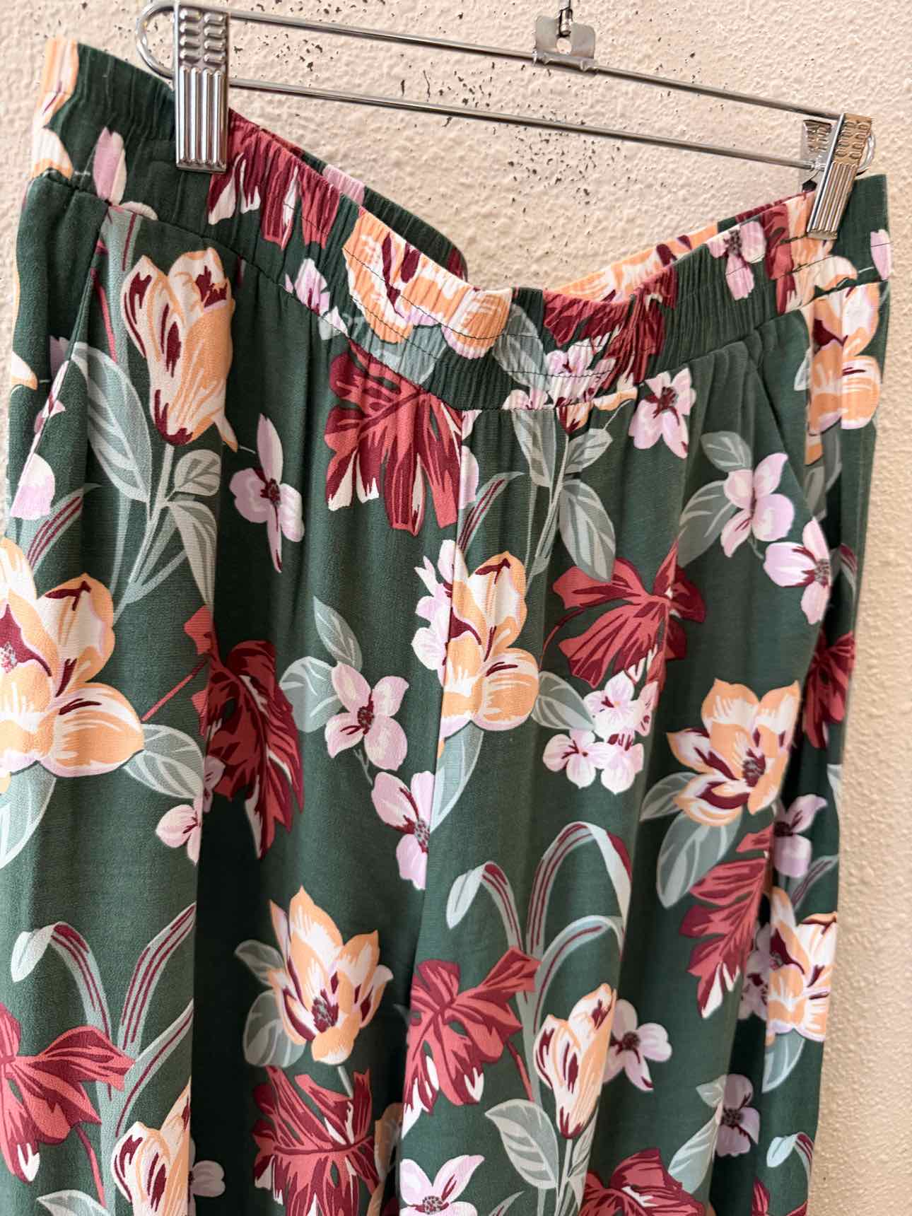 LOFT Green multi Size S Pants