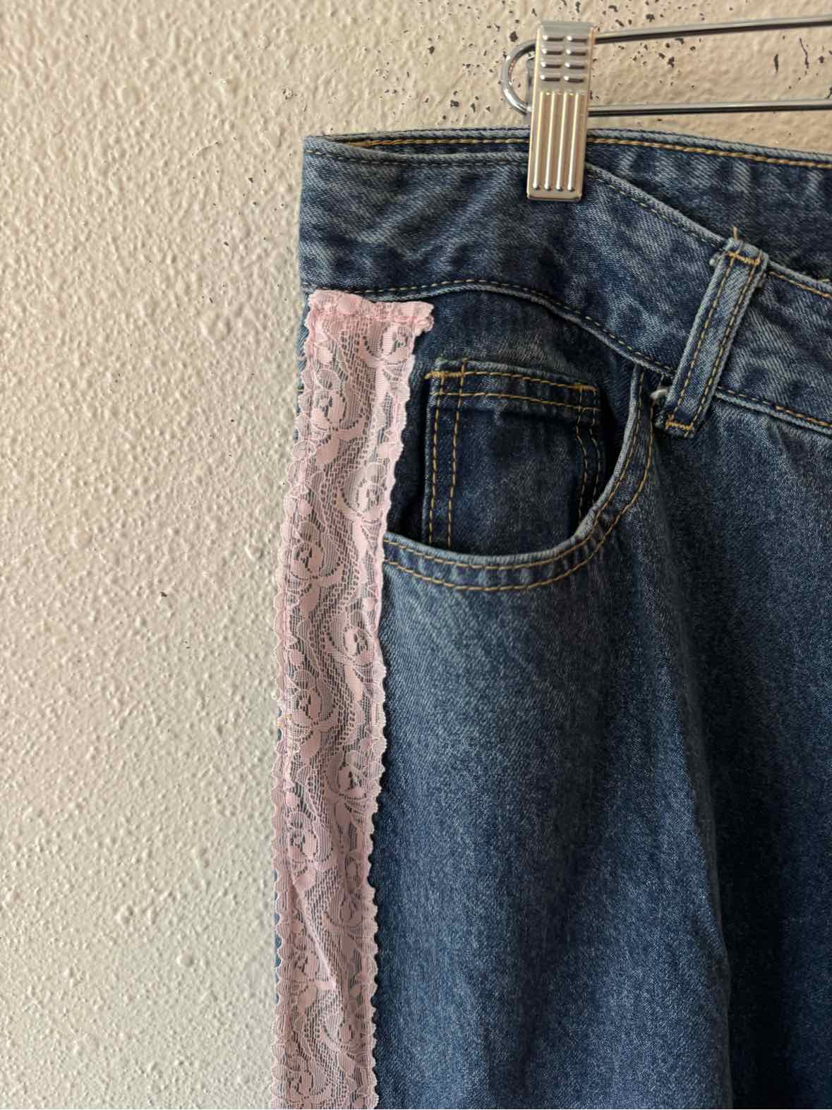 Fashion Nova Medium Wash Size 9 Jeans