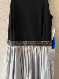 Aidan Mattox Black and silver Size 4 Gown/Evening Wear