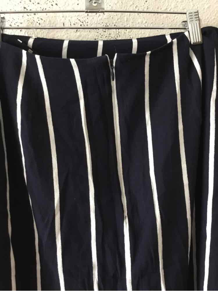LOFT Navy and White Size 18 Skirt