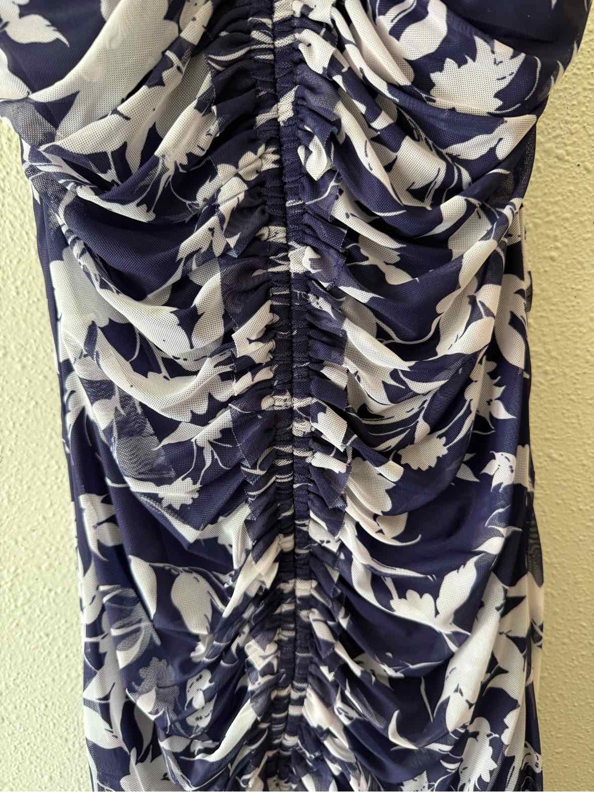 ML Monique Lhuillier Blue and White Size 4 Dress