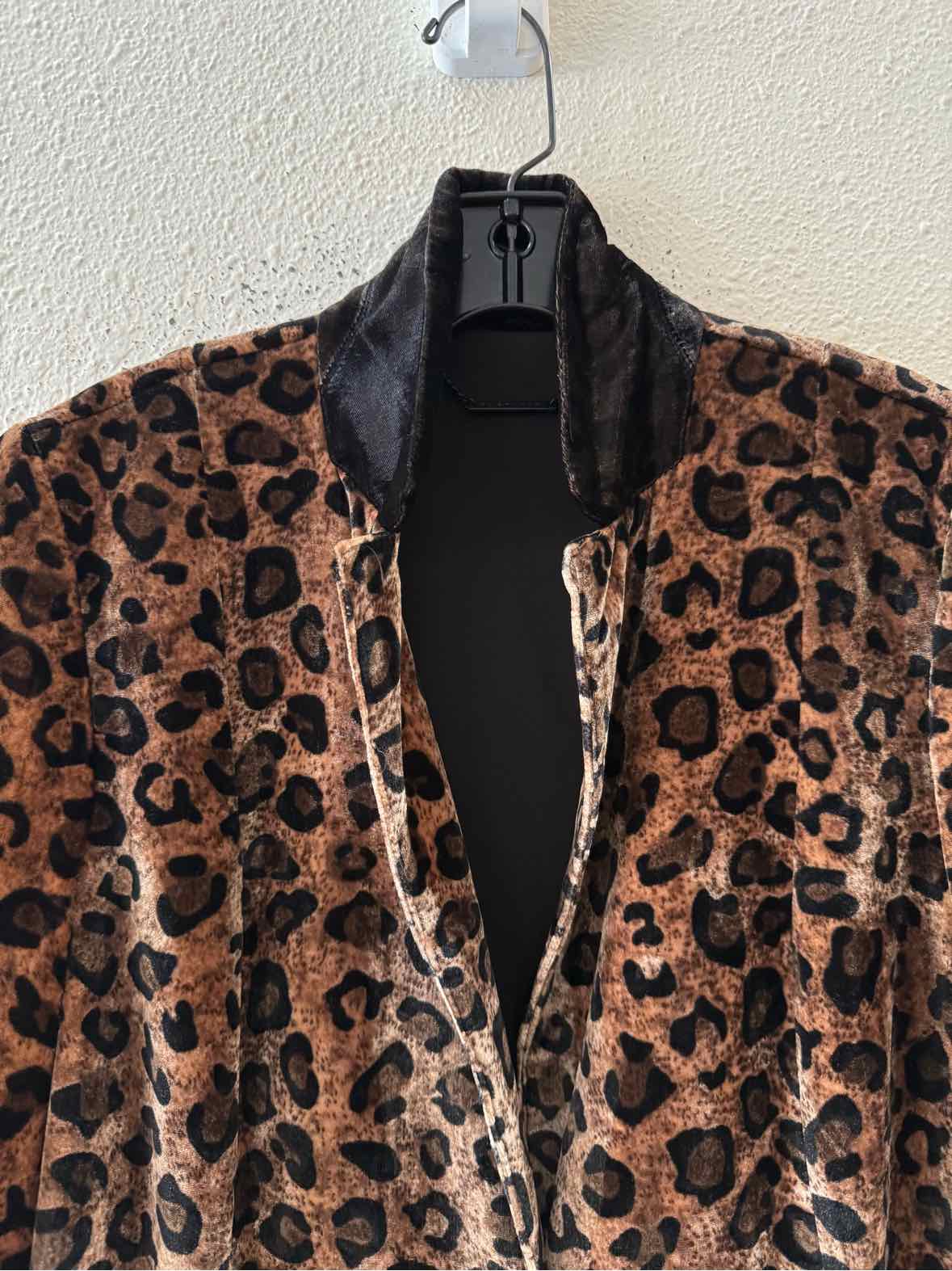 Elie Tahari leopard Size M Blazer