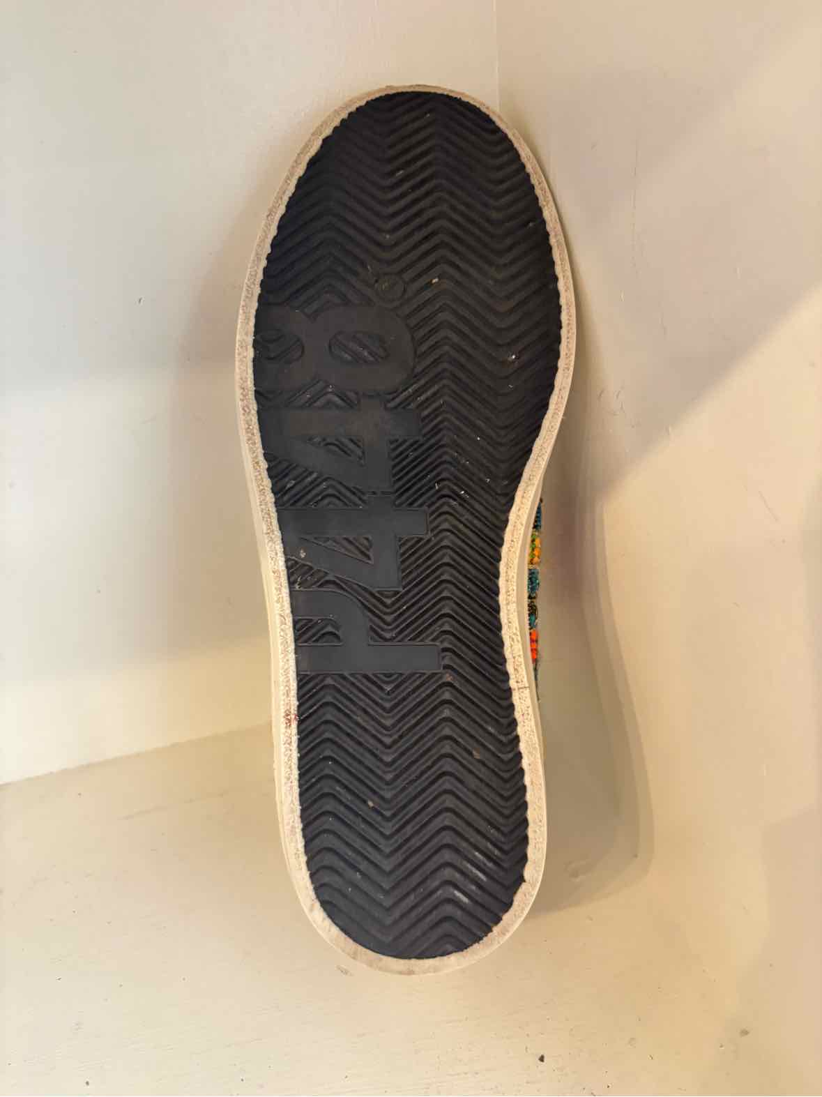P448 White and Gold Size 37 Shoes