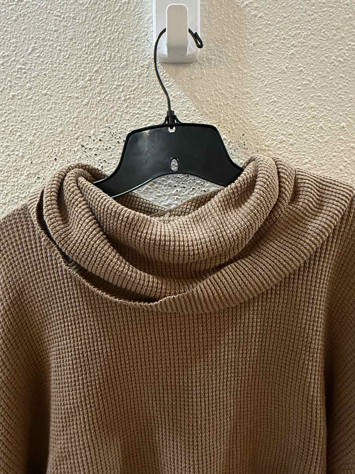 PLANET by Lauren G Brown Size One Size Sweater