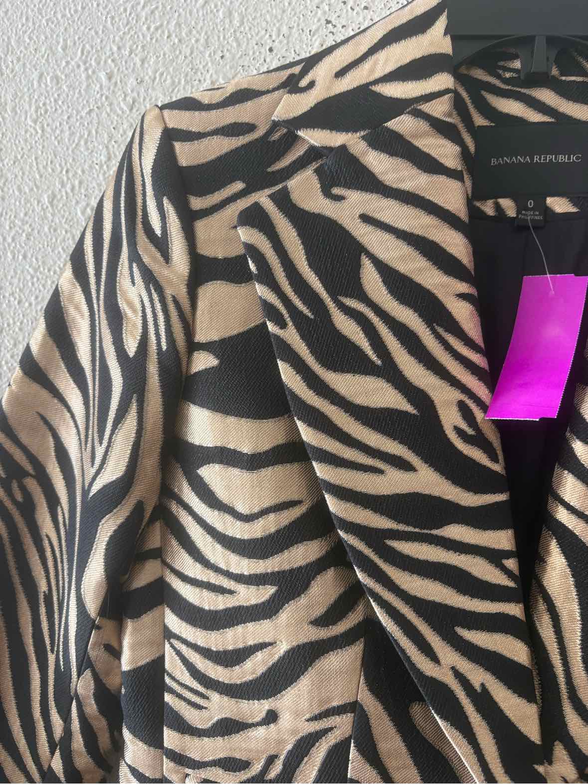 Banana Republic Black and Gold Size 0 Blazer