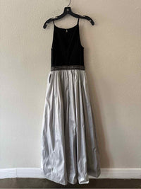 Aidan Mattox Black and silver Size 4 Gown/Evening Wear