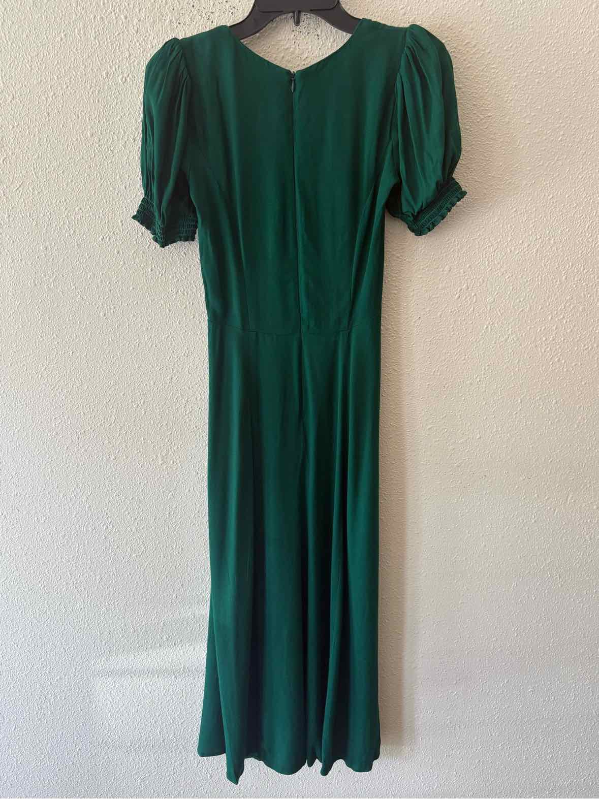 reformation dress green Floria The Reformation Frankie Sleeveless Silk Dress features a square neck Reformation Green Size 0 Dress
