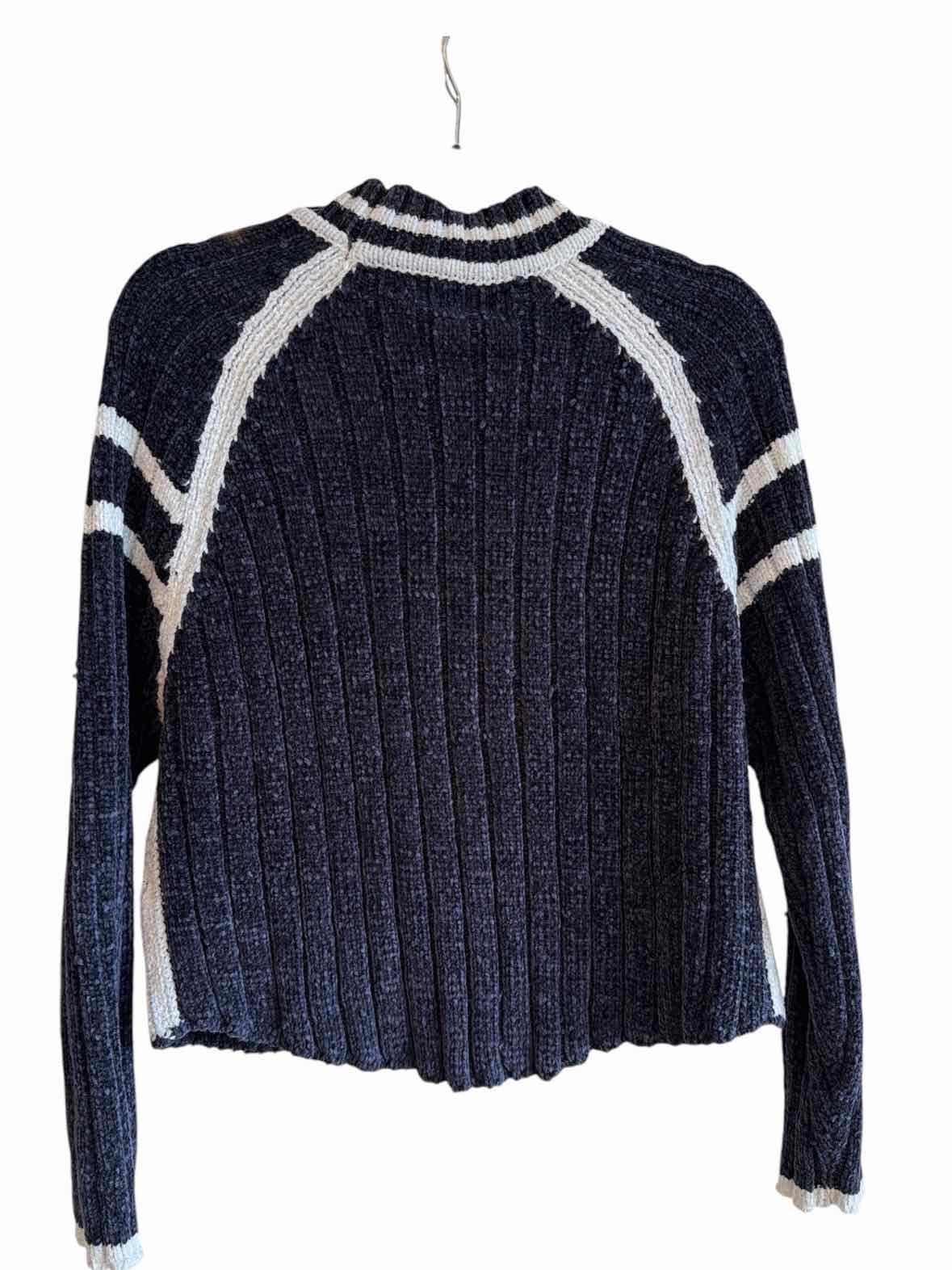 John + Jenn Navy and White Size L Sweater