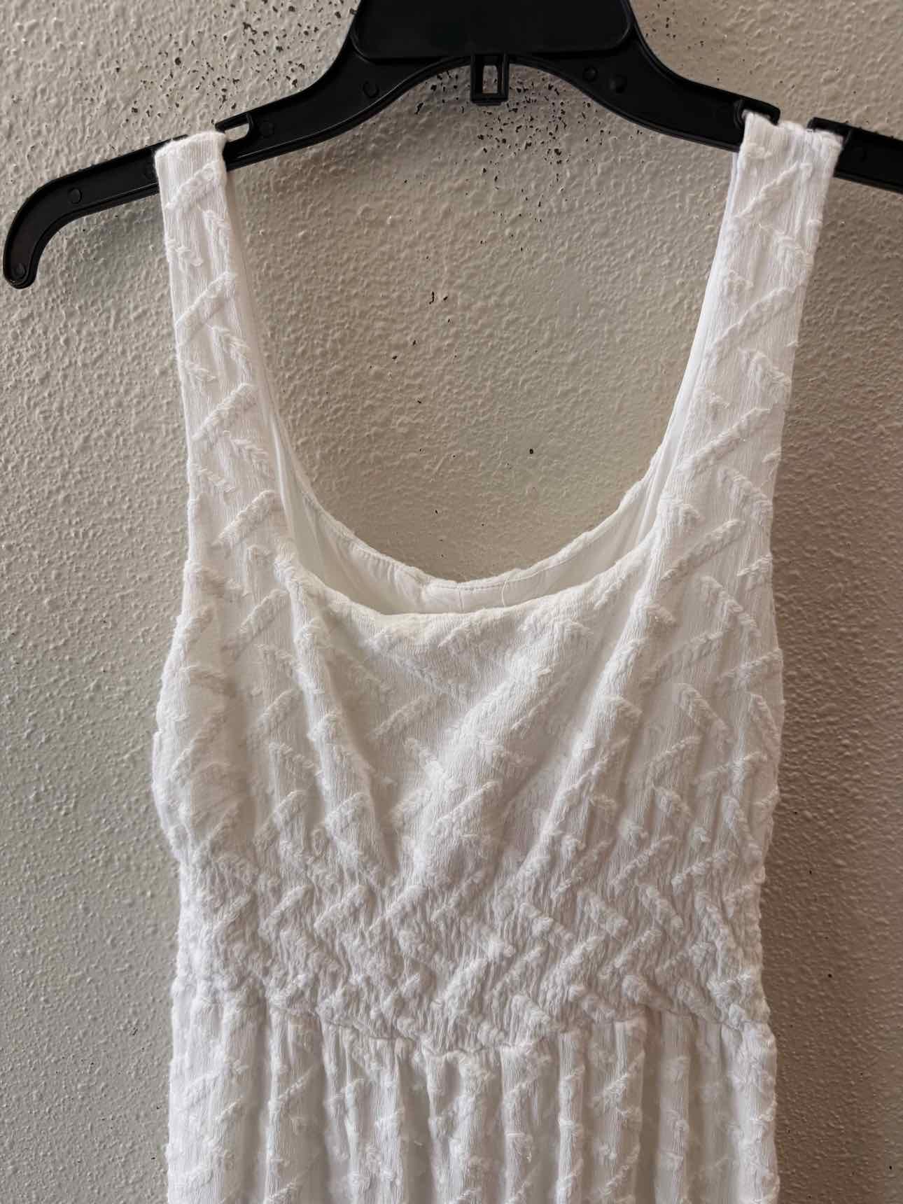 Line + Dot White Size M Dress