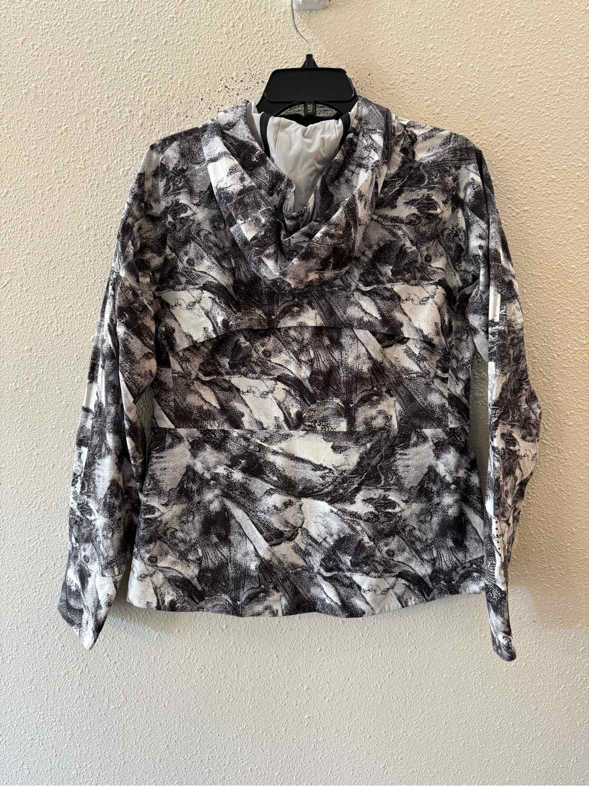 Lululemon Black and Grey Size 6 Jacket