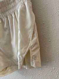 Savvi Cream Size M Shorts