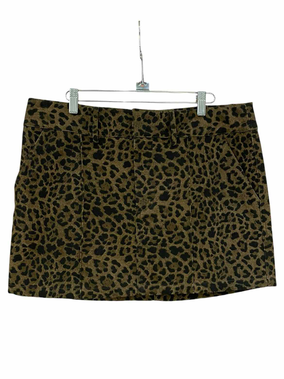 ASTR Cheetah Size L Skirt