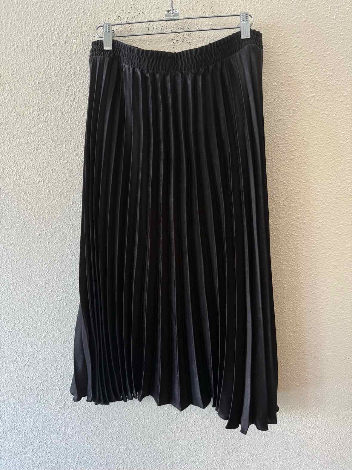 Max Studio Black Size L Skirt